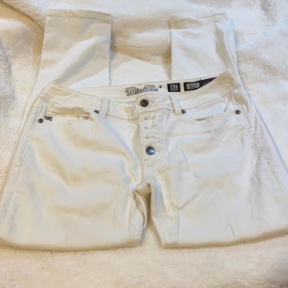 Miss Me WHITE mid-rise skinny jeans. Button fly. Size 31